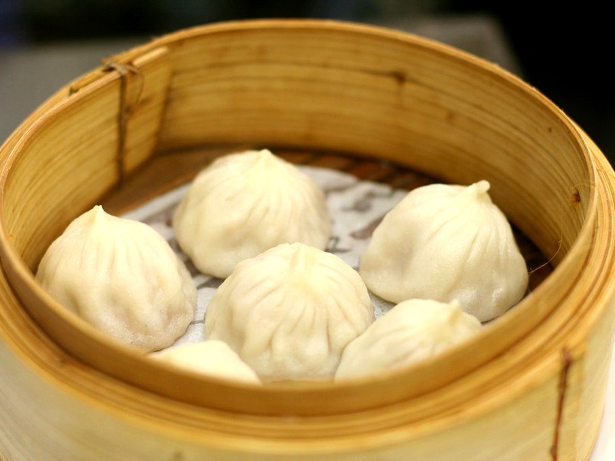 Bamboo steamer baskets for dim sum
