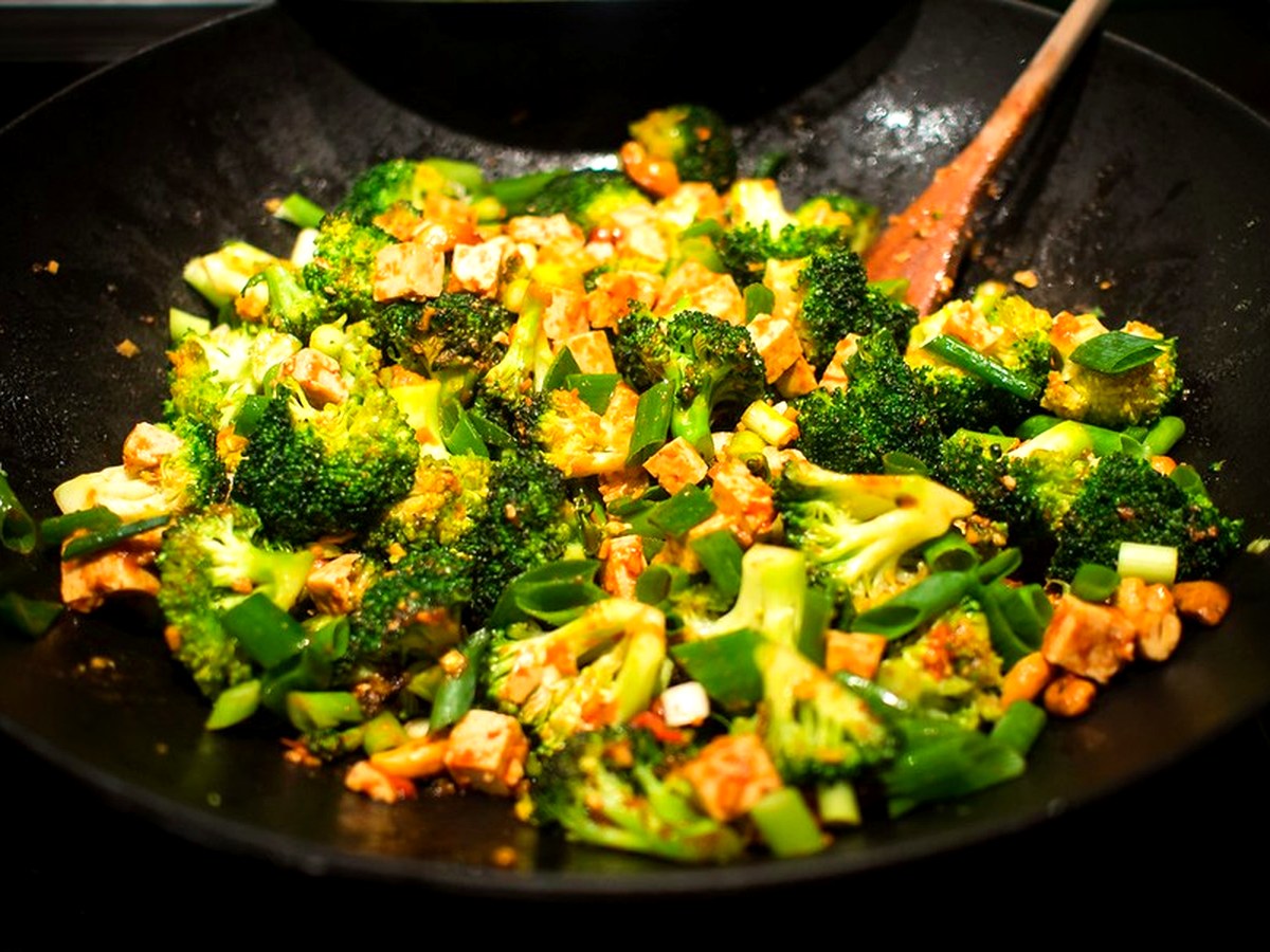 Carbon steel wok for Chinese stir-frying